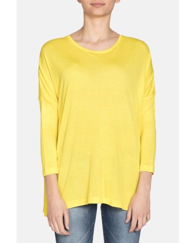 MAXI T-SHIRT COLLO STONDATO IN VISCOSA. Vestibilità regolare.