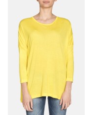 MAXI T-SHIRT COLLO STONDATO IN VISCOSA. Vestibilità regolare.