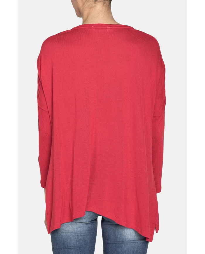 MAXI T-SHIRT COLLO STONDATO IN VISCOSA. Vestibilità regolare.