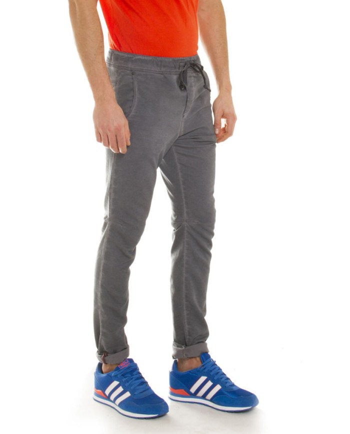 JOGGER JEANS COLORATO MOD. 730. Vita regolare gamba asciutta