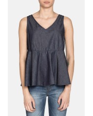 CANOTTA SCOLLO V IN JEANS CON VOLANT SUL FONDO. Vestibilità regolare.