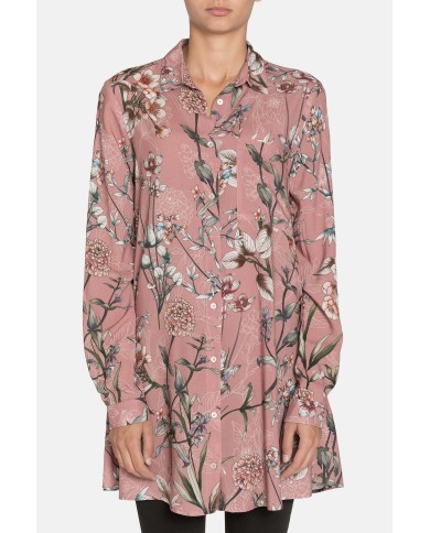 CAMICIA LUNGA IN VISCOSA. Vestibilità regolare.