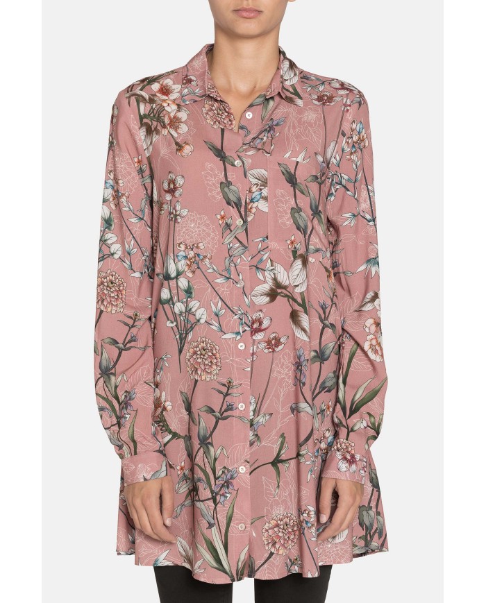 CAMICIA LUNGA IN VISCOSA. Vestibilità regolare.