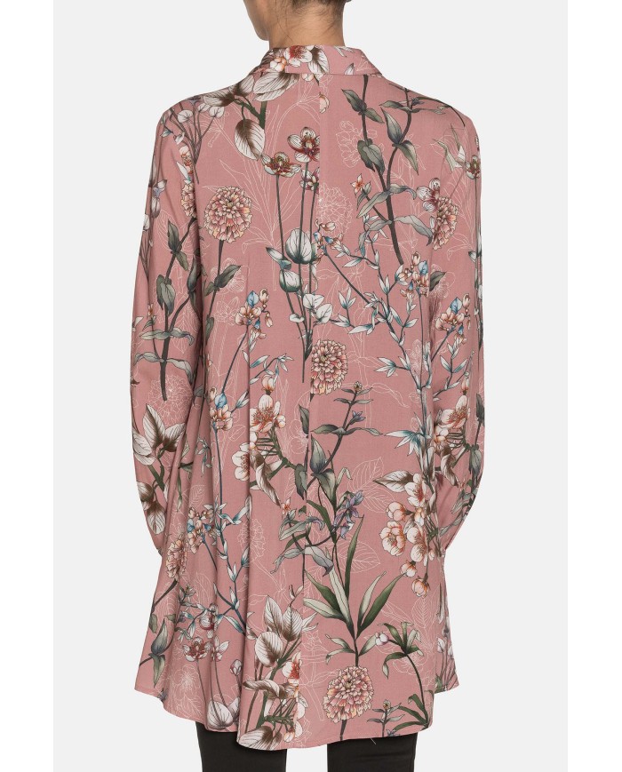 CAMICIA LUNGA IN VISCOSA. Vestibilità regolare.