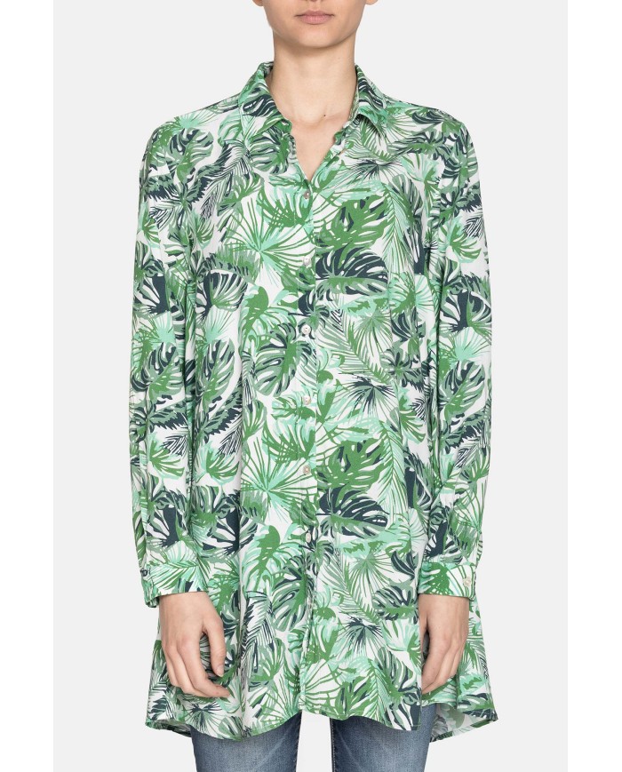 CAMICIA LUNGA IN VISCOSA. Vestibilità regolare.