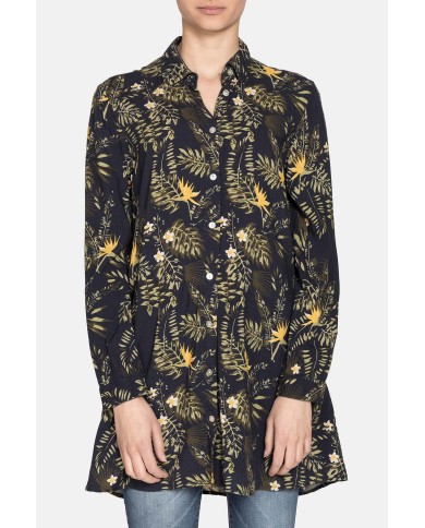 CAMICIA LUNGA IN VISCOSA. Vestibilità regolare.