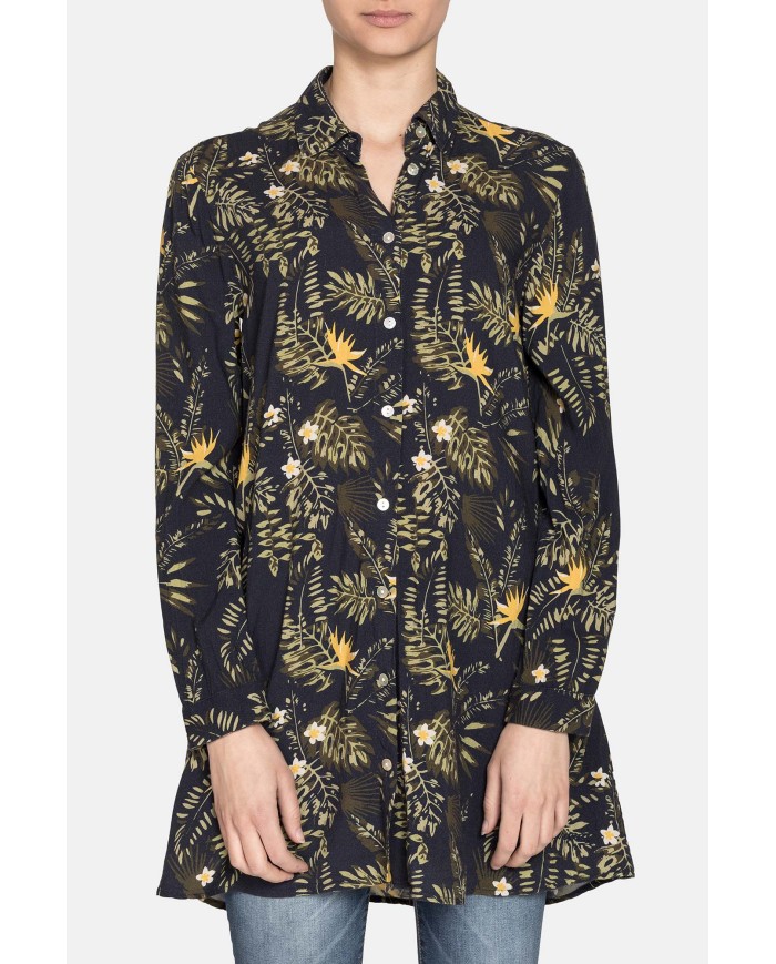 CAMICIA LUNGA IN VISCOSA. Vestibilità regolare.