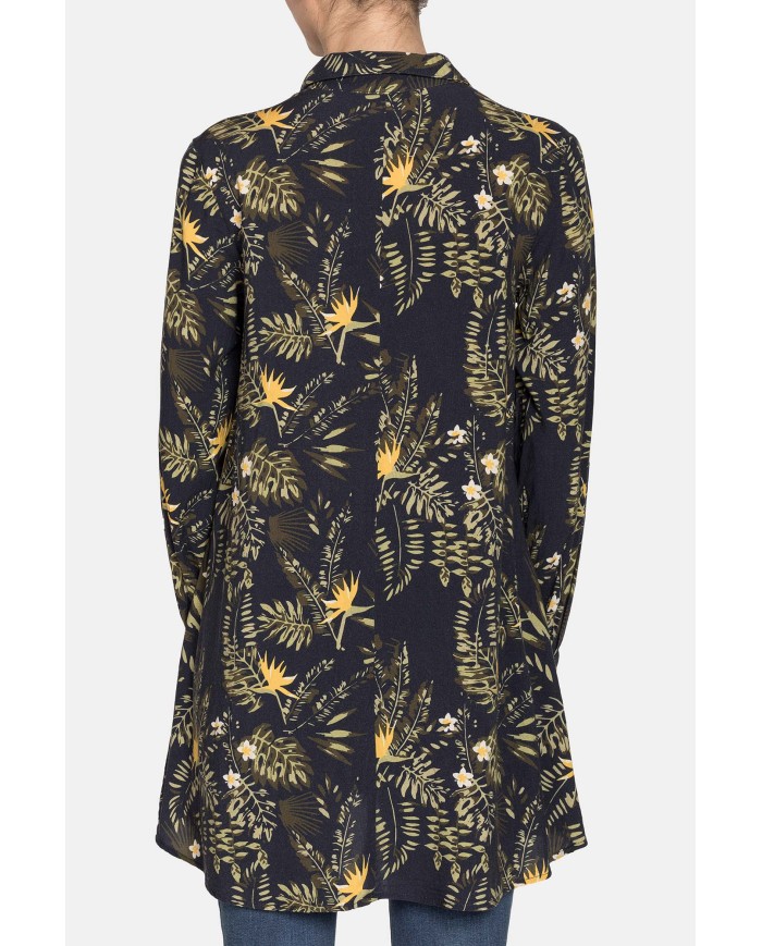 CAMICIA LUNGA IN VISCOSA. Vestibilità regolare.