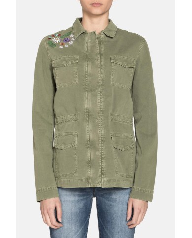 GIACCA IN GABARDINA STRETCH. Vestibilità regolare.