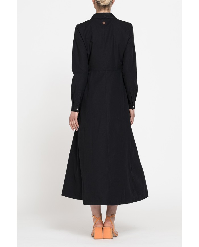 ABITO LUNGO IN TESSUTO FLUIDO CON ABBOTTONATURA FRONTALE