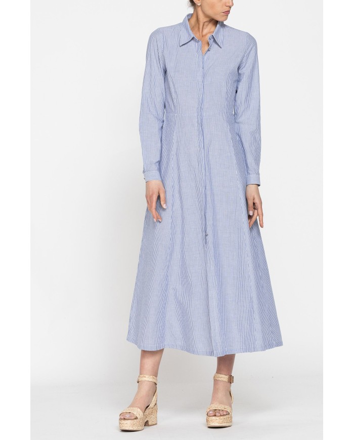 ABITO LUNGO IN TESSUTO FLUIDO CON ABBOTTONATURA FRONTALE