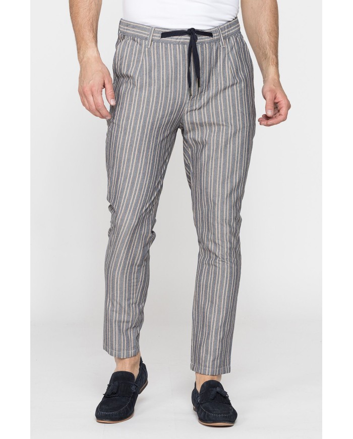 PANTALONE CHINOS CON LACCIO IN VITA MOD. 639. Vita regolare, gamba regolare