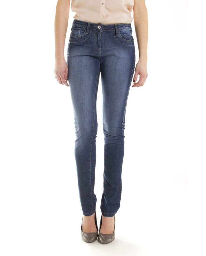 JEANS STRETCH LEGGERO. Vita e gamba regolare.