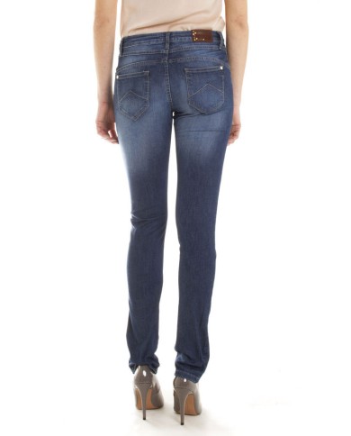 JEANS STRETCH LEGGERO. Vita e gamba regolare.