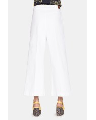 PANTALONE A PALAZZO. Vita alta e gamba regolare.