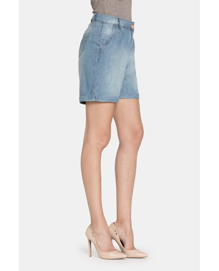 DENIM LEGGERO 100% COTONE. Vita regolare.