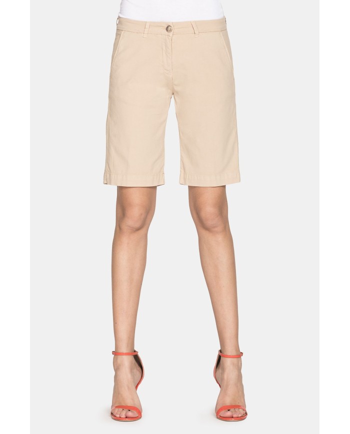 BERMUDA IN POPELINE STRETCH. Vita e gamba regolare.