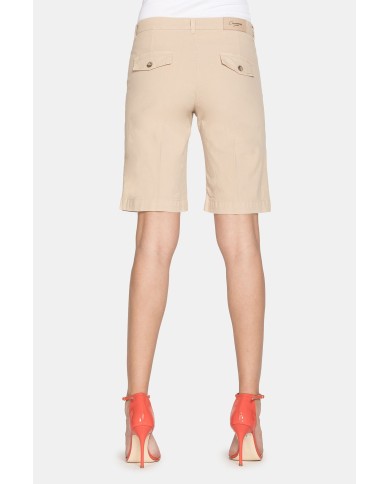 BERMUDA IN POPELINE STRETCH. Vita e gamba regolare.