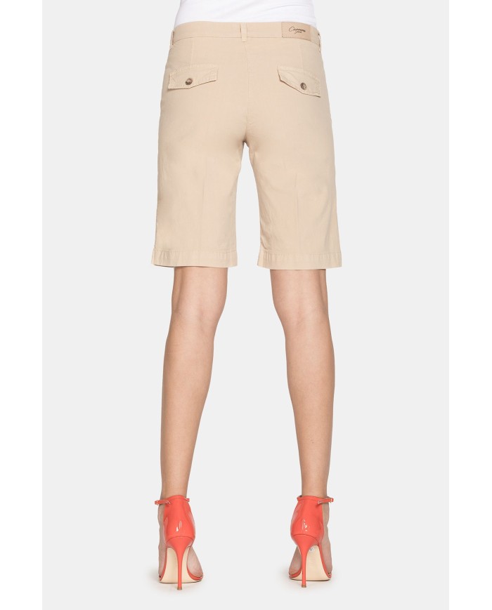 BERMUDA IN POPELINE STRETCH. Vita e gamba regolare.