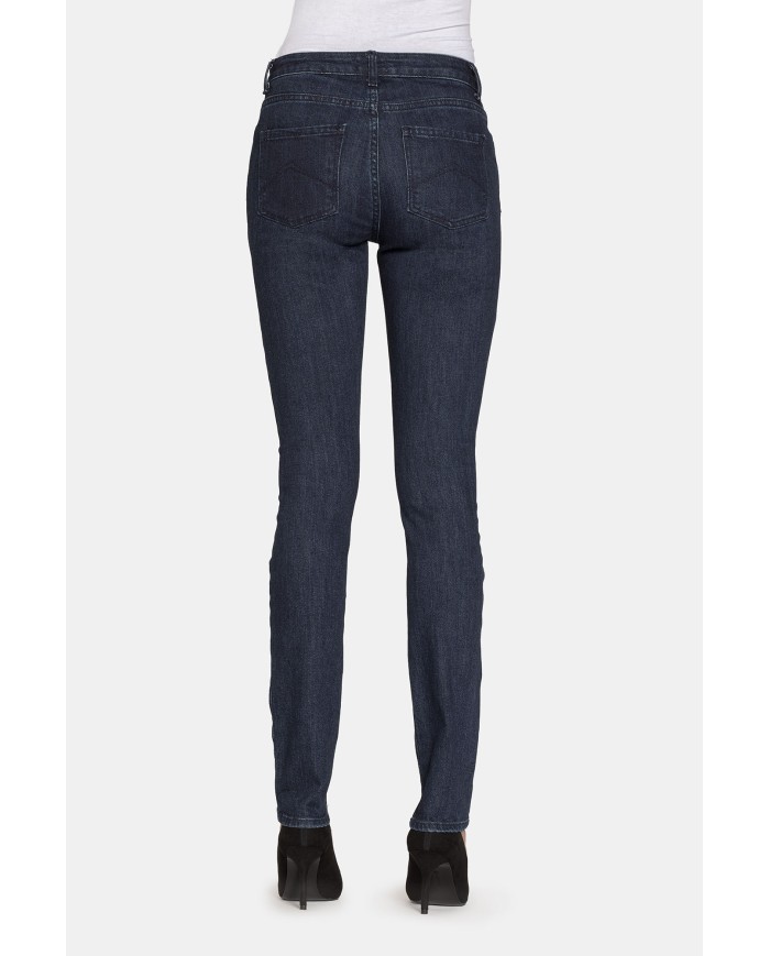 JEANS IN TESSUTO STRETCH MOD 762 . Vita regolare e gamba stretta.