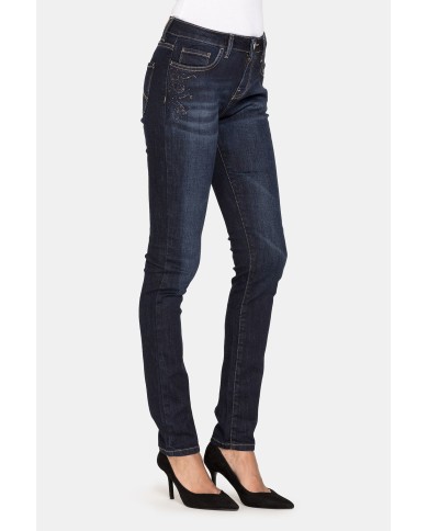 JEANS IN TESSUTO STRETCH MOD 762 . Vita regolare e gamba stretta.