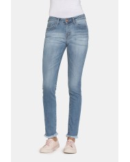 JEANS IN TESSUTO STRETCH MOD 762 . Vita regolare e gamba stretta.