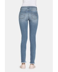 JEANS IN TESSUTO STRETCH MOD 762 . Vita regolare e gamba stretta.