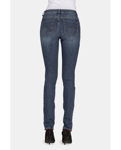 JEANS IN TESSUTO STRETCH MOD 762 . Vita regolare e gamba stretta.