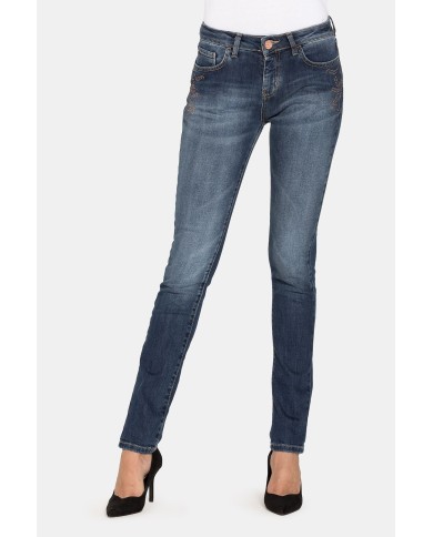 JEANS IN TESSUTO STRETCH MOD 762 . Vita regolare e gamba stretta.