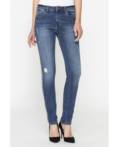 JEANS IN TESSUTO STRETCH MOD 762 . Vita regolare e gamba stretta.