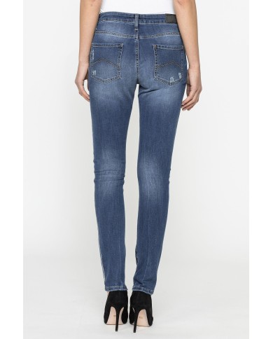 JEANS IN TESSUTO STRETCH MOD 762 . Vita regolare e gamba stretta.