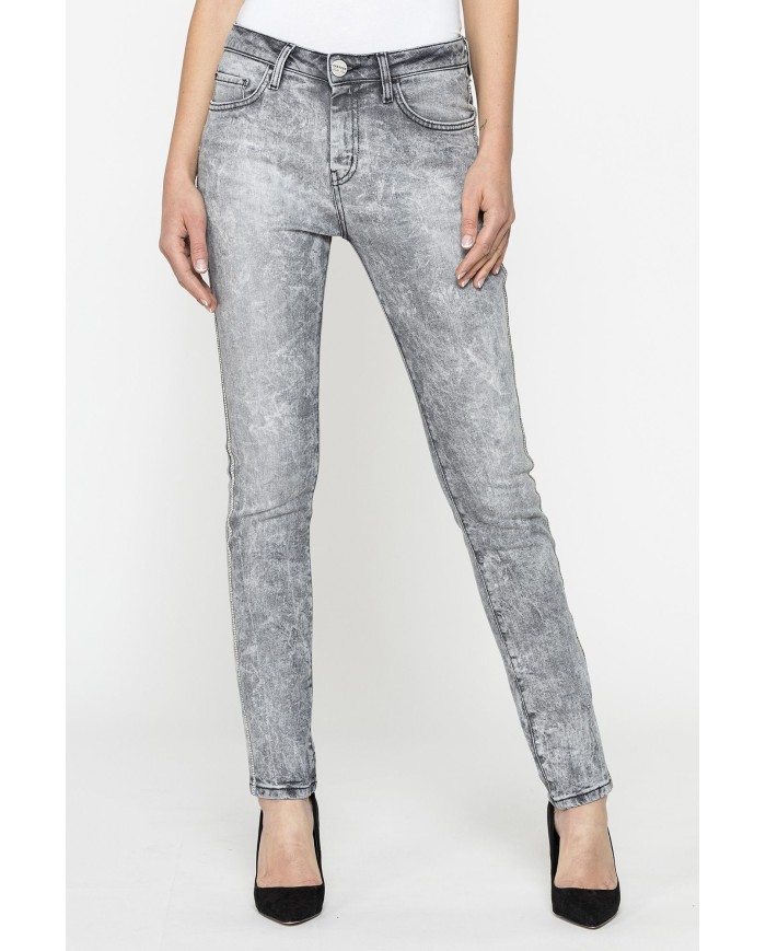 JEANS IN TESSUTO STRETCH MOD 762 . Vita regolare e gamba stretta.