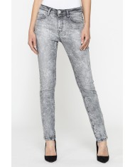 JEANS IN TESSUTO STRETCH MOD 762 . Vita regolare e gamba stretta.