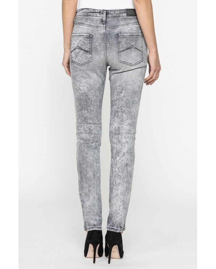 JEANS IN TESSUTO STRETCH MOD 762 . Vita regolare e gamba stretta.