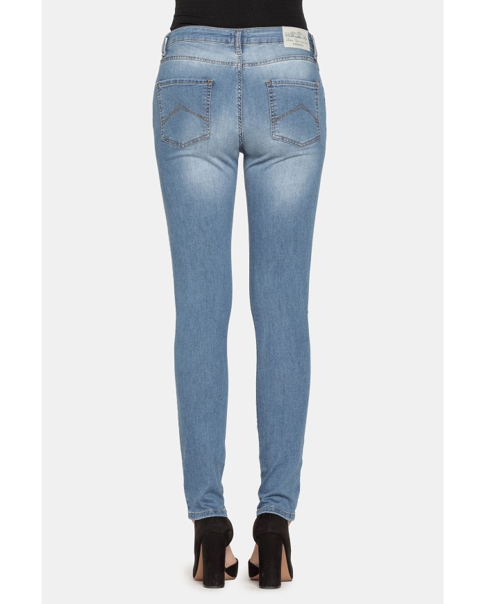 JEANS IN TESSUTO LEGGERO STRETCH 7oz MODELLO T762. Vita alta e gamba stretta.