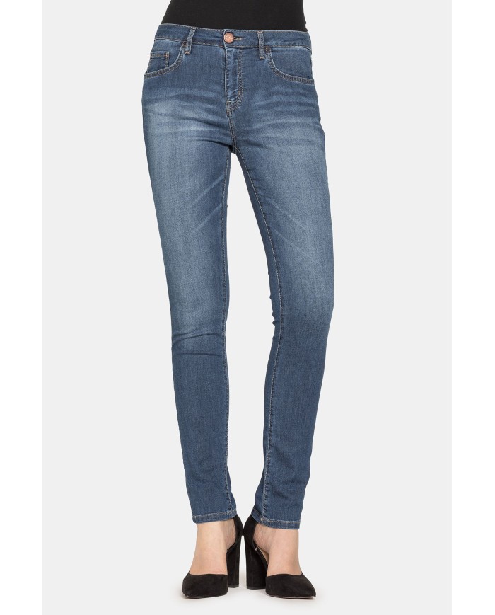 JEANS IN TESSUTO LEGGERO STRETCH 7oz MODELLO T762. Vita alta e gamba stretta.