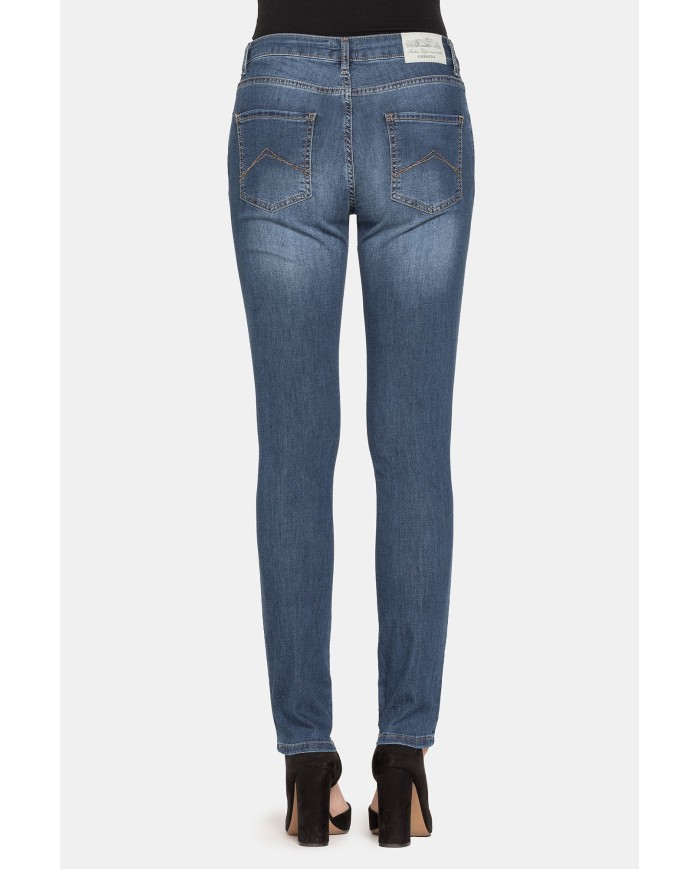 JEANS IN TESSUTO LEGGERO STRETCH 7oz MODELLO T762. Vita alta e gamba stretta.