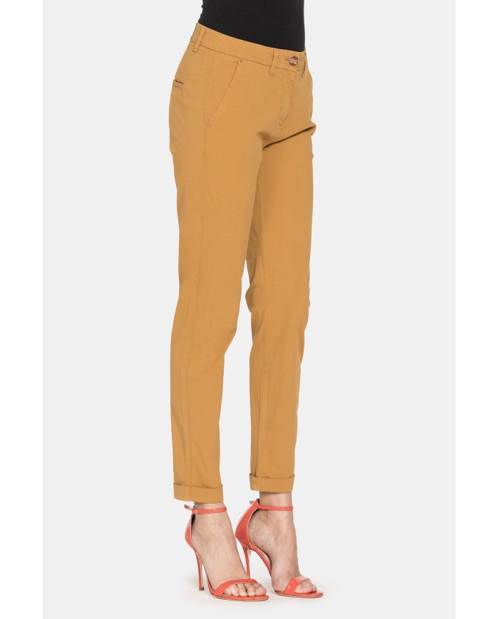 PANTALONE CHINOS IN POPELINE STRETCH.Vita regolare