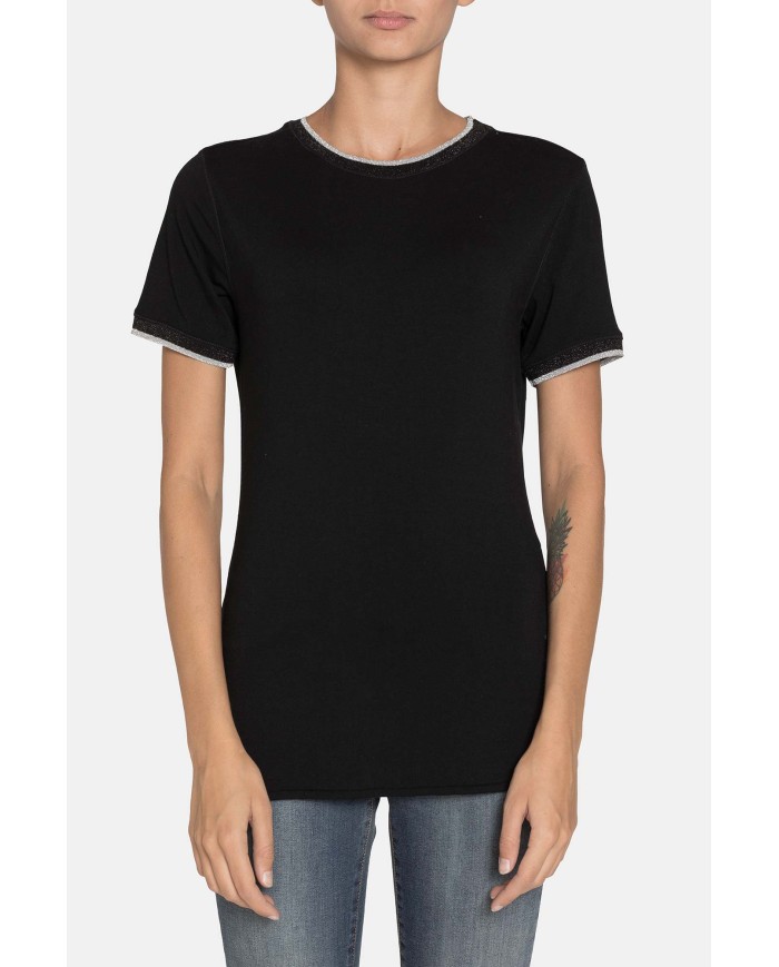 T SHIRT GIROCOLLO IN JERSEY VISCOSA. Vestibilità slim.