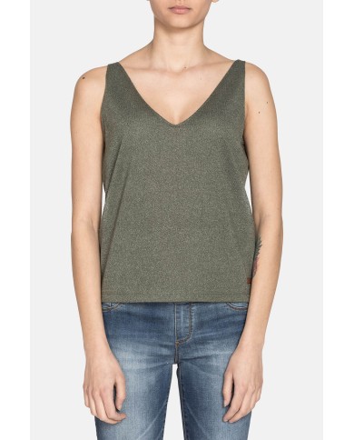 CANOTTA SCOLLO V IN MISTO VISCOSA. Vestibilità regolare.