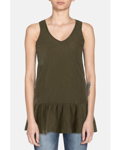 CANOTTA SCOLLO V IN JERSEY 100% COTONE. Vestibilità slim.