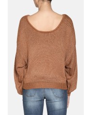 MAGLIA SCOLLO STONDATO. Vestibilità regolare.