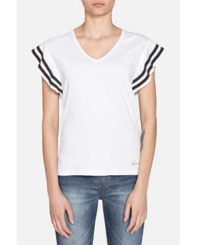 T-SHIRT SCOLLO V IN JERSEY 100% COTONE. Vestibilità slim.