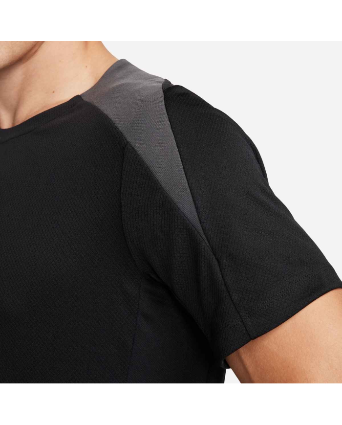 T-shirt Nike Strike Dri-FIT FN2399-010